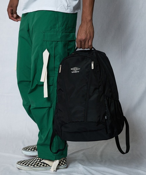 UMBRO(アンブロ)の「【umbro/アンブロ】大容量刺繍バックパック(30L)(バックパック/リュック・メンズ・アイボリー/ブラック・FREE)」の10枚目の写真