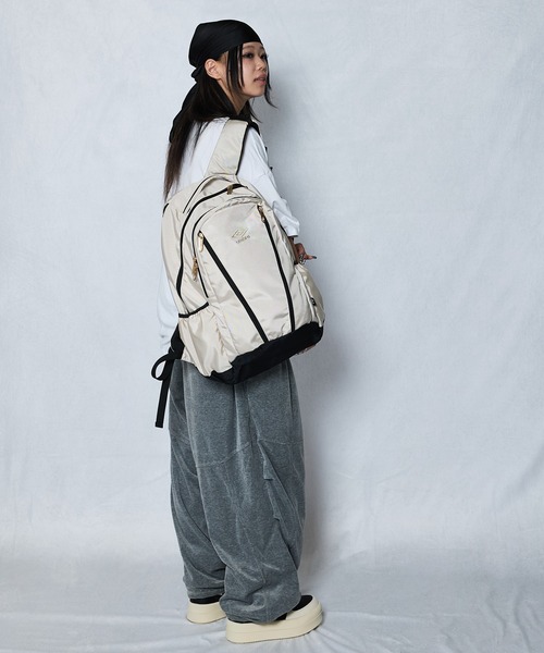 UMBRO(アンブロ)の「【umbro/アンブロ】大容量刺繍バックパック(30L)(バックパック/リュック・メンズ・アイボリー/ブラック・FREE)」の12枚目の写真