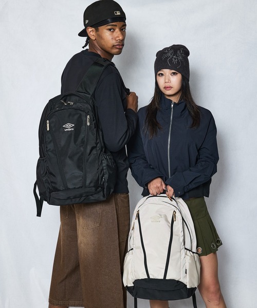 UMBRO(アンブロ)の「【umbro/アンブロ】大容量刺繍バックパック(30L)(バックパック/リュック・メンズ・アイボリー/ブラック・FREE)」の17枚目の写真
