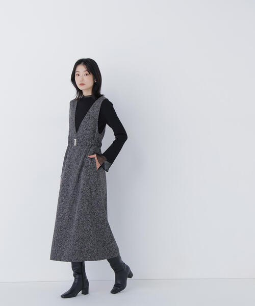 NATURAL BEAUTY BASIC(ナチュラルビューティーベーシック)の「◇ベルト付Vネックジャンスカ(ジャンパースカート・レディース・ベージュ系その他/ブラック系その他・P/S/MEDIUM/SMALL)」の4枚目の写真