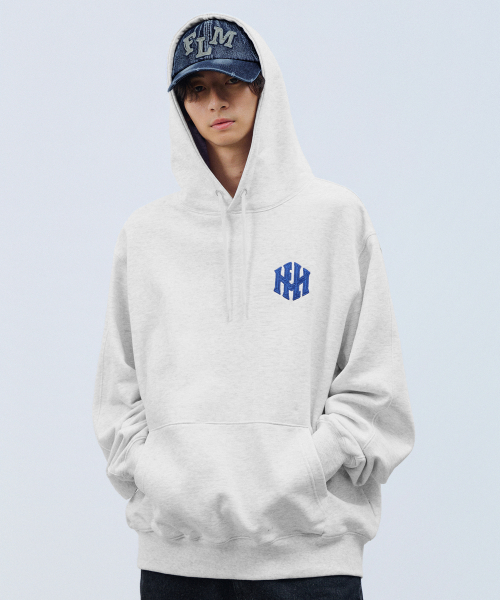 F.ILLUMINATE（フィルミネイト）の「スモールキャピタルロゴフードパーカーライトグレー（パーカー・レディース・その他・SMALL/MEDIUM/LARGE）」の3枚目の写真