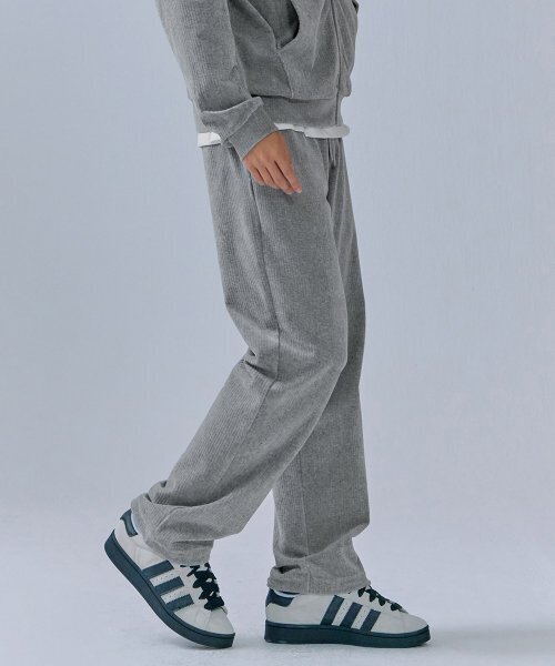 CHASECULT(チェイスカルト)の「男性 コーデュロイ ストレートパンツ-CFPK7241C0B(スウェットパンツ・メンズ・ライトグレー・70/76/82/86)」の2枚目の写真