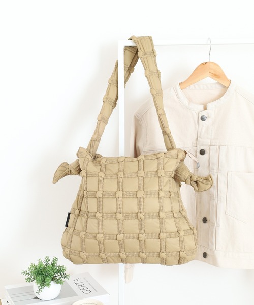 crossi(クロッシー)の「ぽこぽこプリーツショルダーバッグ(ショルダーバッグ・レディース・カーキ/グリーン/ベージュ/ブラック・FREE)」の2枚目の写真