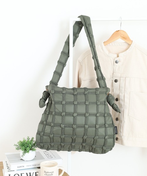 crossi(クロッシー)の「ぽこぽこプリーツショルダーバッグ(ショルダーバッグ・レディース・カーキ/グリーン/ベージュ/ブラック・FREE)」の3枚目の写真