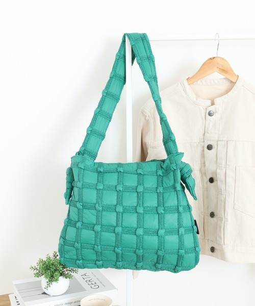 crossi(クロッシー)の「ぽこぽこプリーツショルダーバッグ(ショルダーバッグ・レディース・カーキ/グリーン/ベージュ/ブラック・FREE)」の4枚目の写真