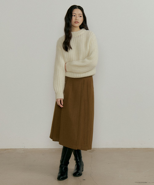 LINGSEOUL(リングソウル)の「lambs wool two tuck skirt-brown(スカート・レディース・ブラウン・SMALL/MEDIUM)」の4枚目の写真
