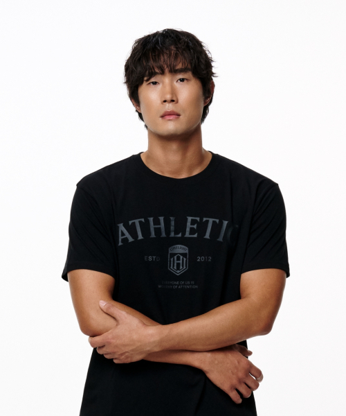LIMELIGHT APPAREL(ライムライトアパレル)の「アスリットスタンダードフィットアスレチックロゴTシャツ(ブラック/グレー)(Tシャツ/カットソー・メンズ・その他・XX-LARGE/SMALL/MEDIUM/LARGE/X-LARGE)」の1枚目の写真