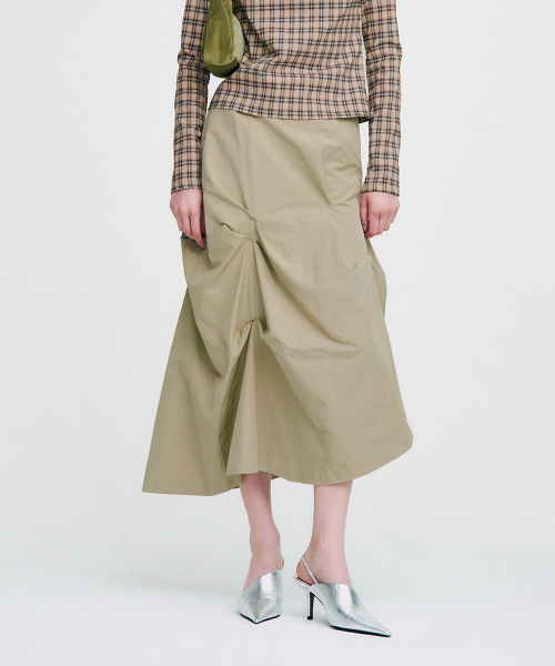 KIMZISU(キムジス)の「DOZI - Pinched Long Skirt _ BEIGE(スカート・レディース・ベージュ・SMALL/MEDIUM)」の4枚目の写真
