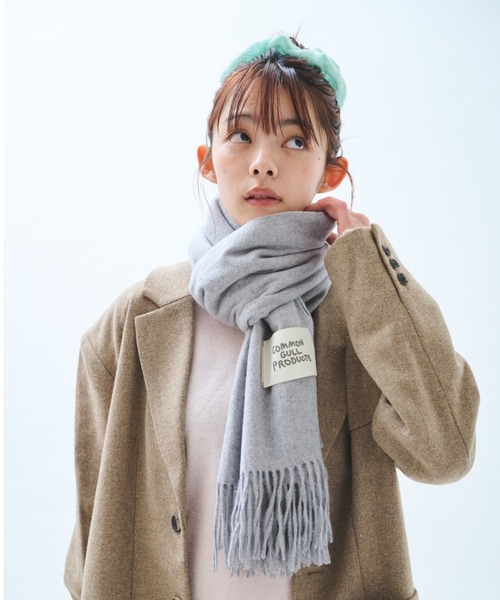 common gull products.(コモンガルプロダクツ)の「本を抱くマフラー(マフラー・レディース・グレー系/レッド系/ネイビー/イエロー系/ダークブラウン系/ピンク系・フリー)」の2枚目の写真