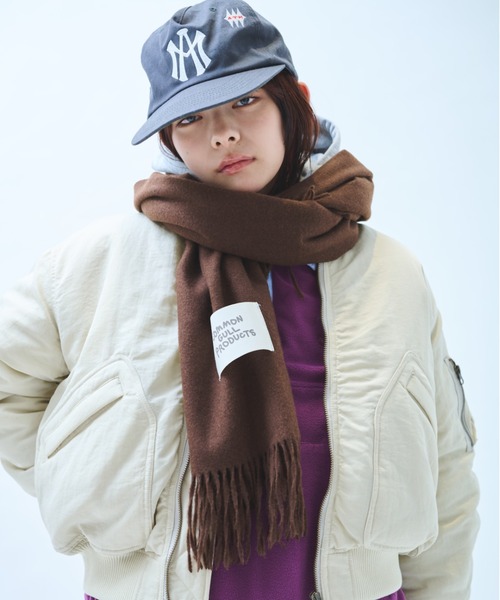 common gull products.(コモンガルプロダクツ)の「本を抱くマフラー(マフラー・レディース・グレー系/レッド系/ネイビー/イエロー系/ダークブラウン系/ピンク系・フリー)」の3枚目の写真