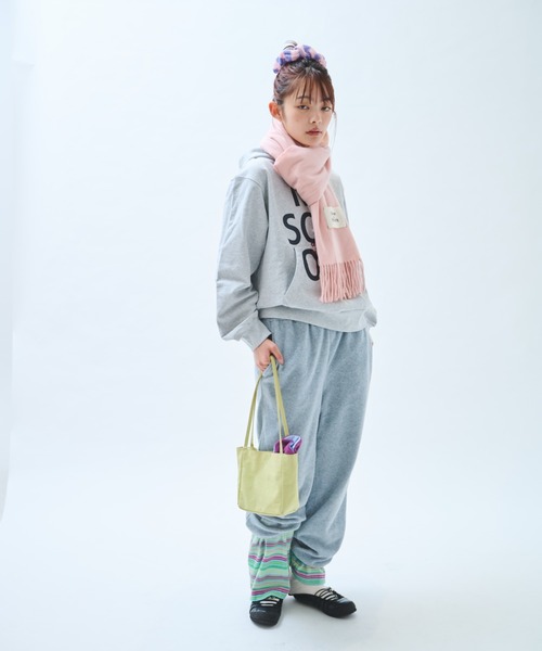 common gull products.(コモンガルプロダクツ)の「本を抱くマフラー(マフラー・レディース・グレー系/レッド系/ネイビー/イエロー系/ダークブラウン系/ピンク系・フリー)」の21枚目の写真
