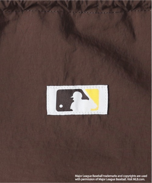Right-on（ライトオン）の「【MLB】ワッシャーナイロンナップサック (軽量/スポーティ/チームロゴ/シンプルデザイン)（ショルダーバッグ・メンズ・ブラウン/ブラック/ブルー・ONE SIZE）」の7枚目の写真