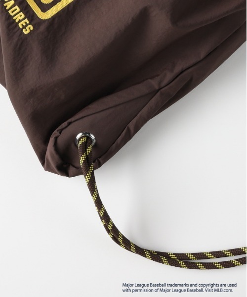 Right-on（ライトオン）の「【MLB】ワッシャーナイロンナップサック (軽量/スポーティ/チームロゴ/シンプルデザイン)（ショルダーバッグ・メンズ・ブラウン/ブラック/ブルー・ONE SIZE）」の10枚目の写真