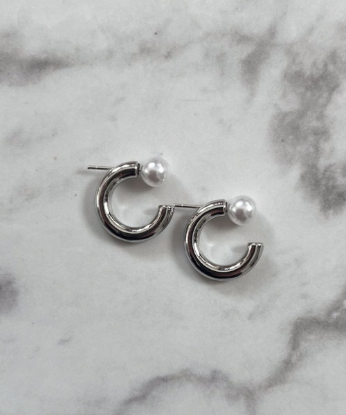yu-ka(ユーカ)の「YU-KA:ムーンパールピアス moon Pearl pierce(ピアス(両耳用)・レディース・シルバー/ゴールド・FREE)」の1枚目の写真