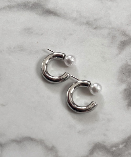 yu-ka(ユーカ)の「YU-KA:ムーンパールピアス moon Pearl pierce(ピアス(両耳用)・レディース・シルバー/ゴールド・FREE)」の4枚目の写真
