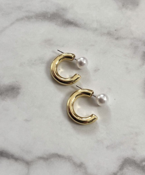yu-ka(ユーカ)の「YU-KA:ムーンパールピアス moon Pearl pierce(ピアス(両耳用)・レディース・シルバー/ゴールド・FREE)」の3枚目の写真