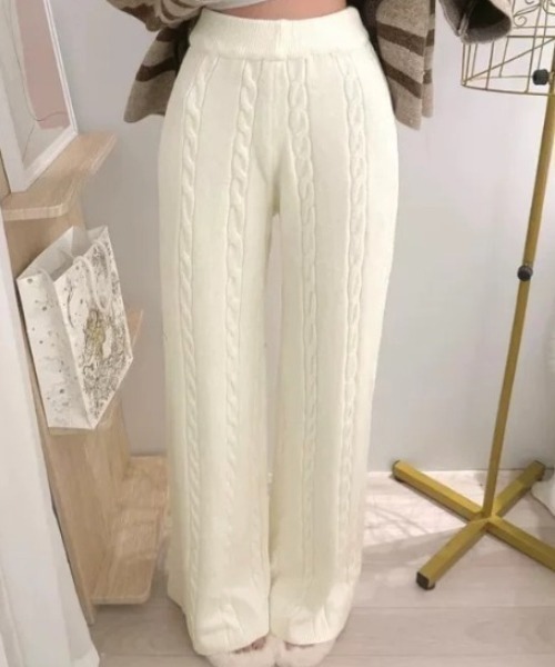 NANEA（ナネア）の「ケーブル編みニットイージーパンツ（その他パンツ・レディース・グレー/ブラック/ホワイト/ベージュ・フリー）」の8枚目の写真