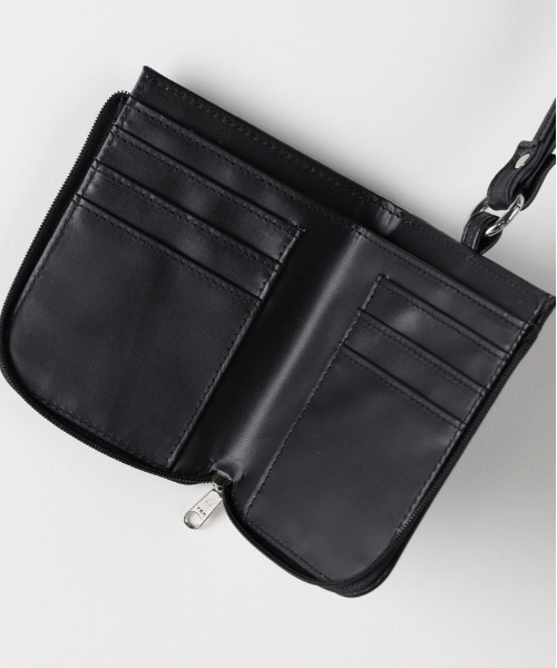 Right-on(ライトオン)の「Right-on Basic(ライトオンベーシック)【メンズ】フェイクレザーミニウォレット(ショルダーバッグ・メンズ・ブラック・ONE SIZE)」の4枚目の写真