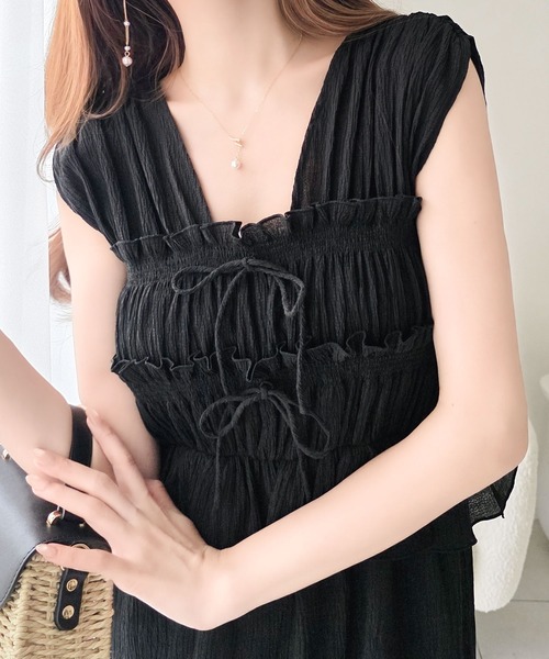 mily bilet(ミウィビレット)の「【mily bilet】一枚で主役級!大人フェミニンなシャーリングフリルティアードワンピース(ワンピース・レディース・ブルー/オフホワイト/ブラック・LARGE/MEDIUM/SMALL/X-LARGE)」の13枚目の写真