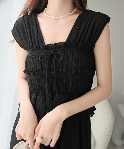 mily bilet(ミウィビレット)の「【mily bilet】一枚で主役級!大人フェミニンなシャーリングフリルティアードワンピース(ワンピース・レディース・ブルー/オフホワイト/ブラック・LARGE/MEDIUM/SMALL/X-LARGE)」の7枚目の写真
