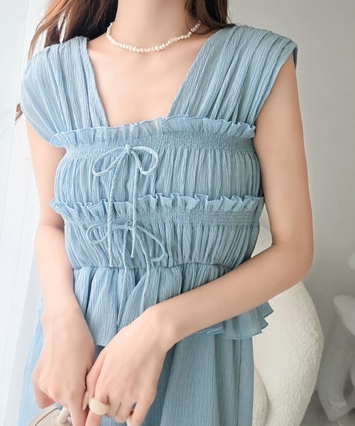 mily bilet(ミウィビレット)の「【mily bilet】一枚で主役級!大人フェミニンなシャーリングフリルティアードワンピース(ワンピース・レディース・ブルー/オフホワイト/ブラック・LARGE/MEDIUM/SMALL/X-LARGE)」の15枚目の写真