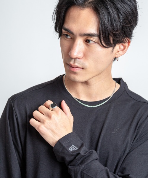 TOM WOOD(トムウッド)の「【TOMWOOD(トムウッド)】Cushion Black Onyx(M) シルバー リング メンズ サイズ ブラック スクエア 指輪(リング・メンズ・シルバー・58/60/62/64)」の8枚目の写真