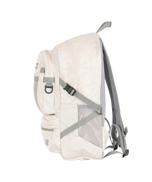 NEW BALANCE（ニューバランス）の「エブリデイバックパック30L（バックパック/リュック・メンズ・オフホワイト/ブラック×レッド・ONE SIZE）」の8枚目の写真