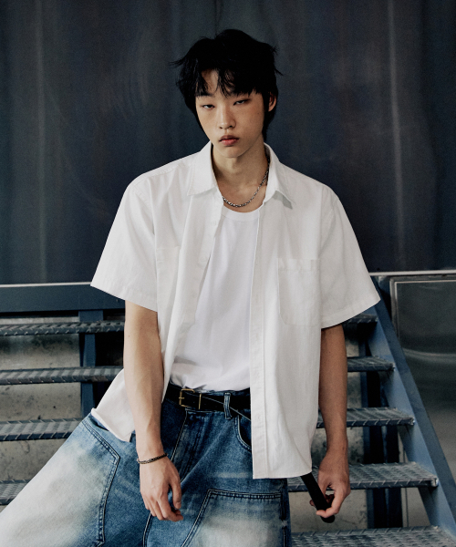P.IN.O(ピインオ)の「ノンフェイドセミクロップ半袖デニムシャツ - ホワイト(シャツ/ブラウス・メンズ・その他・LARGE/MEDIUM)」の1枚目の写真