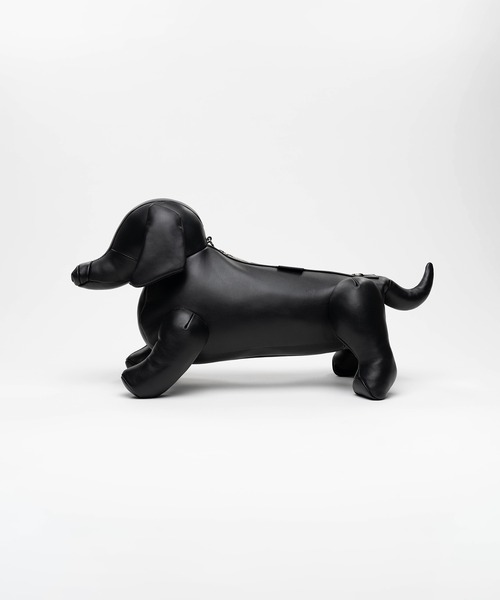 Maison MIHARA YASUHIRO(メゾンミハラヤスヒロ)の「"DOLLS" Dachshund Shoulder Bag(ショルダーバッグ・メンズ・ブラック・FREE)」の1枚目の写真