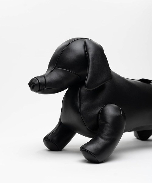 Maison MIHARA YASUHIRO(メゾンミハラヤスヒロ)の「"DOLLS" Dachshund Shoulder Bag(ショルダーバッグ・メンズ・ブラック・FREE)」の4枚目の写真