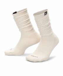 NIKE（ナイキ）の「ナイキ エブリデイ プラス スラウチー クッションド クルー ソックス (1足) / Nike Everyday Plus Slouchy Cushioned Crew Socks (1 Pair) FN7406-072 Light Bone（ソックス/靴下）」
