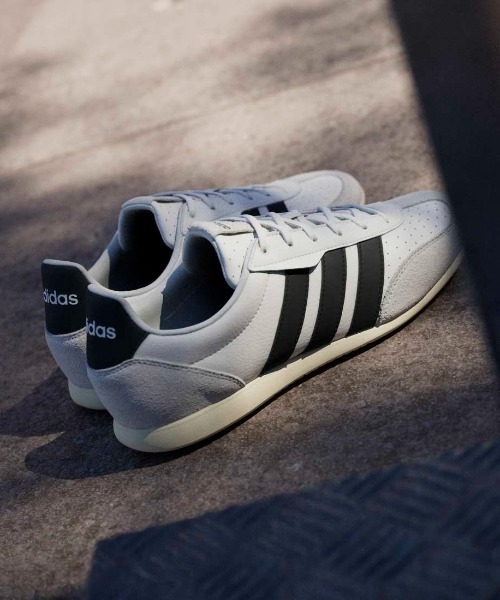 adidas(アディダス)の「アディダス adidas バレダ ローシューズ / BARREDA LOシューズ(スニーカー・レディース・ホワイト×ブラック・25.0cm/23.0cm/23.5cm/24.0cm/24.5cm)」の6枚目の写真
