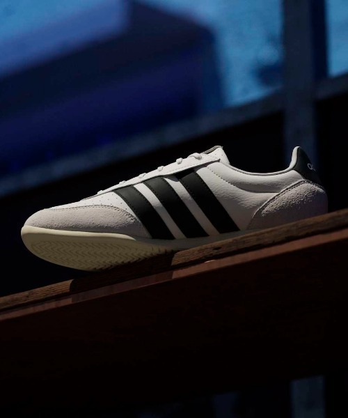 adidas(アディダス)の「アディダス adidas バレダ ローシューズ / BARREDA LOシューズ(スニーカー・レディース・ホワイト×ブラック・25.0cm/23.0cm/23.5cm/24.0cm/24.5cm)」の7枚目の写真