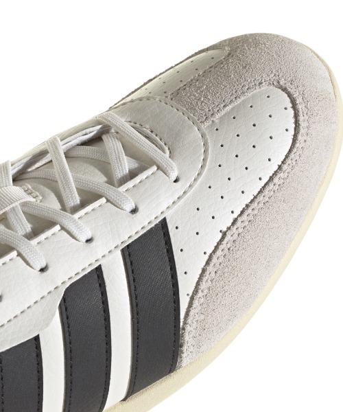 adidas(アディダス)の「アディダス adidas バレダ ローシューズ / BARREDA LOシューズ(スニーカー・レディース・ホワイト×ブラック・25.0cm/23.0cm/23.5cm/24.0cm/24.5cm)」の14枚目の写真