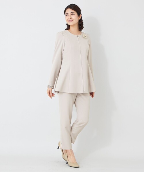 TO BE CHIC(トゥー ビー シック)の「デュアルストレッチ ZIP チュニック(ノーカラージャケット・レディース・ベージュ/ダークネイビー/ブラック・40)」の13枚目の写真