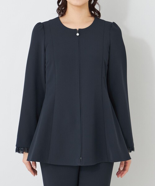 TO BE CHIC(トゥー ビー シック)の「デュアルストレッチ ZIP チュニック(ノーカラージャケット・レディース・ベージュ/ダークネイビー/ブラック・40)」の12枚目の写真