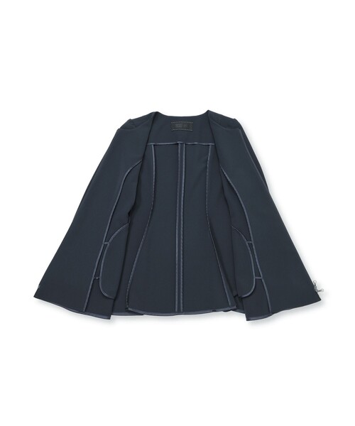 TO BE CHIC(トゥー ビー シック)の「デュアルストレッチ ZIP チュニック(ノーカラージャケット・レディース・ベージュ/ダークネイビー/ブラック・40)」の5枚目の写真