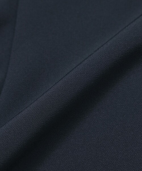 TO BE CHIC(トゥー ビー シック)の「デュアルストレッチ ZIP チュニック(ノーカラージャケット・レディース・ベージュ/ダークネイビー/ブラック・40)」の4枚目の写真