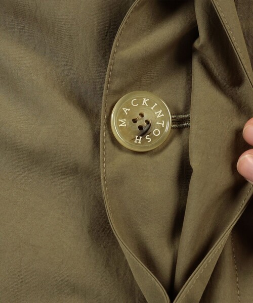 TOMORROWLAND (トゥモローランド)の「【別注】MACKINTOSH DUNKELD パッカブル ステンカラーコート(ステンカラーコート・メンズ・カーキ/キャメル/レッド/ネイビー・40/38/36)」の16枚目の写真