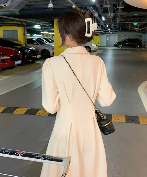 SallyLunn(サリーラン)の「ウエストタックハーフジップワンピース(ワンピース・レディース・アイボリー/ブラック・LARGE/MEDIUM)」の6枚目の写真