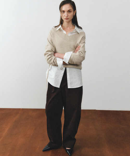NOIRER FOR WOMAN(ノイアーフォーウーマン)の「ツーウェイオフショルダーブイネックニット(サンドベージュ)(ニット/セーター・レディース・その他・FREE)」の1枚目の写真