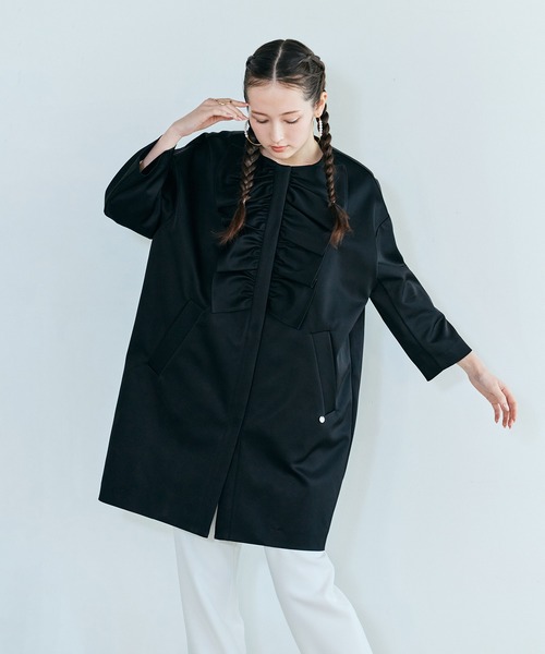 Audie a Muses(オーディアミューズ)の「リボンフリルコクーンコートジャケット(ノーカラージャケット・レディース・オフホワイト/ブラック・FREE)」の2枚目の写真