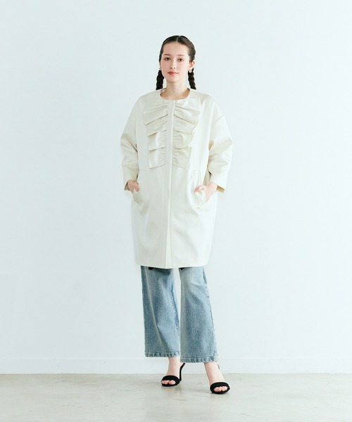 Audie a Muses(オーディアミューズ)の「リボンフリルコクーンコートジャケット(ノーカラージャケット・レディース・オフホワイト/ブラック・FREE)」の6枚目の写真