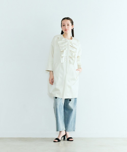 Audie a Muses(オーディアミューズ)の「リボンフリルコクーンコートジャケット(ノーカラージャケット・レディース・オフホワイト/ブラック・FREE)」の7枚目の写真