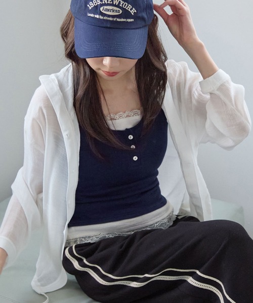 CHAN ME(チャンミ)の「レイヤードレースタンクトップ(タンクトップ・レディース・ベージュ/ネイビー/ブラック/グレー・X-LARGE/LARGE/MEDIUM)」の4枚目の写真