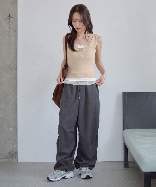 CHAN ME(チャンミ)の「レイヤードレースタンクトップ(タンクトップ・レディース・ベージュ/ネイビー/ブラック/グレー・X-LARGE/LARGE/MEDIUM)」の21枚目の写真