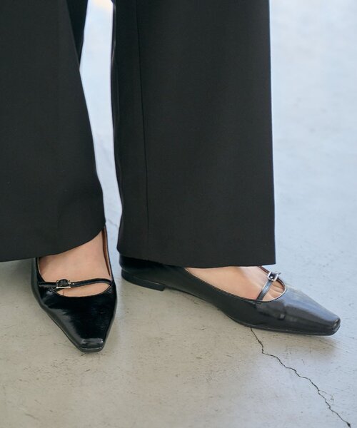 CAPRICIEUX LE'MAGE（カプリシューレマージュ）の「Wストラップフラットシューズ（パンプス・レディース・オフホワイト/ブラック・37/36/38）」の7枚目の写真