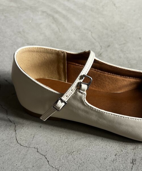 CAPRICIEUX LE'MAGE（カプリシューレマージュ）の「Wストラップフラットシューズ（パンプス・レディース・オフホワイト/ブラック・37/36/38）」の13枚目の写真