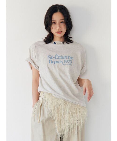 Ungrid（アングリッド）の「ミニスラブビッグシルエットロゴTee（Tシャツ/カットソー・レディース・レッド/ライトグレー/オフホワイト/ネイビー・FREE）」の2枚目の写真