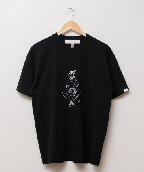 A blends(エイブレンズ)の「"A blends Meme-ci × A blends イラストTシャツ ""french bull"" "(Tシャツ/カットソー・メンズ・ブラック/ホワイト・X-LARGE)」の8枚目の写真